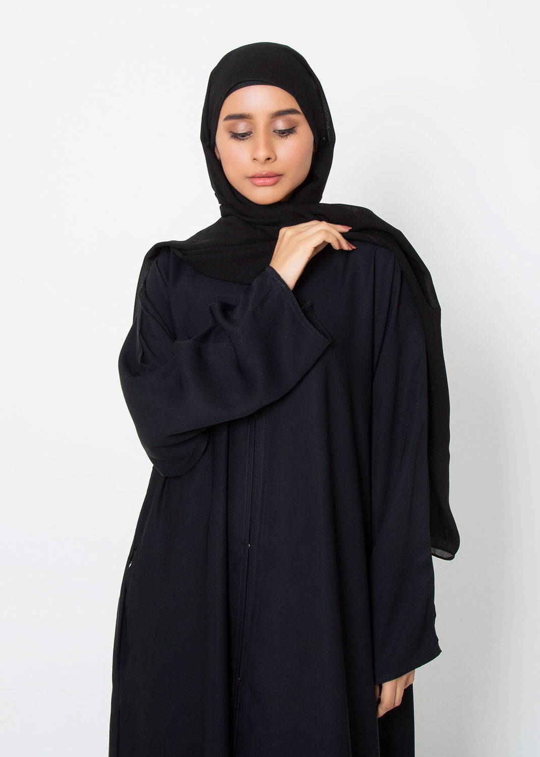 Buy This Simple Black Umrah and Hajj Abaya Online | Abaya.pk